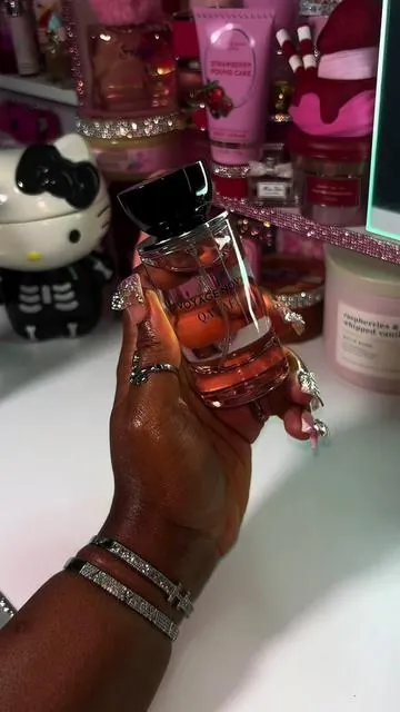 Looove a good sweet & tropical perfume! 🤩 @QAWAFI #perfumetiktok #perfume #qawafi #summerscent #fragrancetok 
