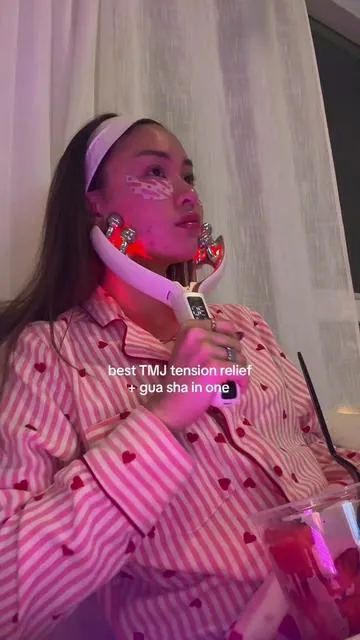 for the TMJ girlies. better than masseters + red light therapy #tmjrelief #tmjtreatment #redlighttherapy #lymphaticdrainage #guasha 