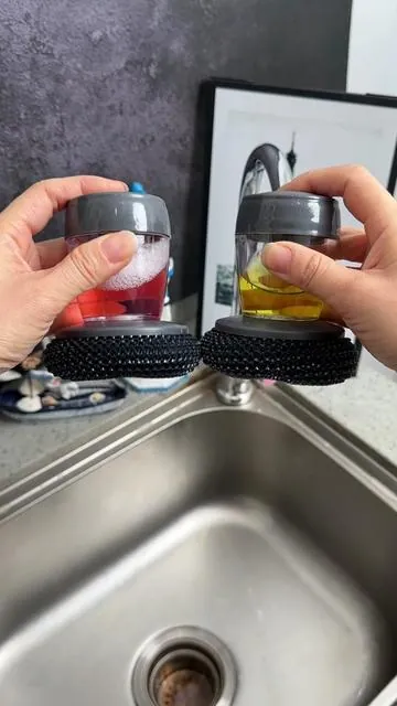 This dish brush with soap dispenser is kind to your hands and gentle on your cookware. Just a simple press releases the perfect amount of dish soap. It makes cleaning up so much faster and easier-total game-changer for the kitchen! #DishwashingBrush #KitchenEssentials #MustHave#SafeToUse #MultiFunctional 