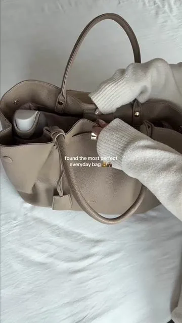 the best everyday bag 💼🤎 so in love with this newbella tote bag 🥺✨ #everydaybag #whatsinmybag #totebag #fashiongirlies #fashiontok 
