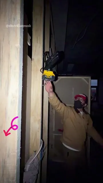 Awesome Work Light — DeWalt Battery-Powered#bluecollar #diyer #TikTokShopSpringGlowUp #worklight #drywaller 
