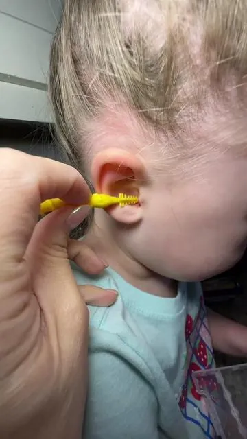 I can’t believe that just came out of her ear 🤢 #springglowup #tiktokshopspringglowup #springstatements #weeklydeals #springbreak 