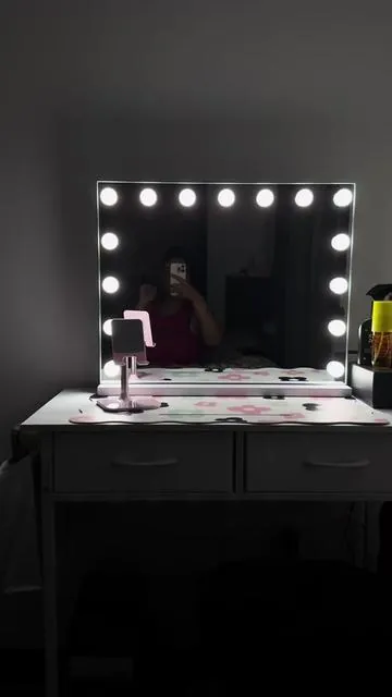 I love my new vanity mirror, I actually feel like my makeup is coming out 1000x better because of how clear and bright this mirror is. GRAB IT ✨🥰