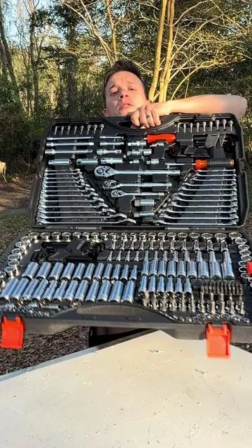 Full VEVOR mechanic tool kit with 314 pieces delivers versatility for repairs, maintenance, and DIY work. Durable tools with a compact storage case make it perfect for garage setups or on-the-go jobs. #greenish #tiktokshopspringglowup #vevor #vevorsuperbrandday #refreshedlook 