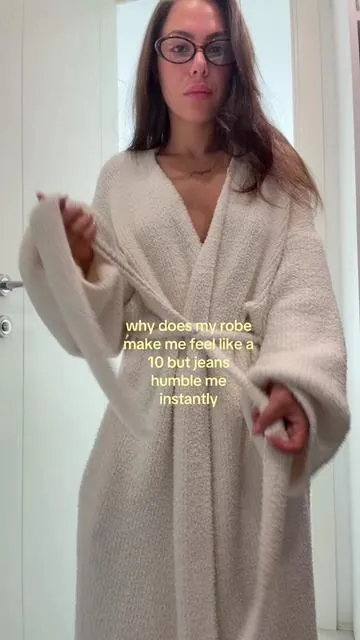 Something about this robe I live in it (one size fits all) under$45!! #foryoupage #robe #barefootdreams #cozyathome 