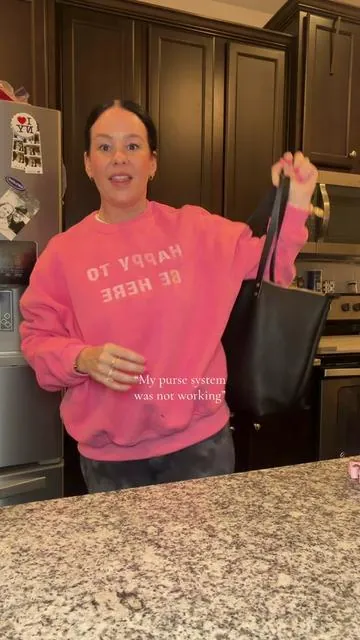 This one hack has saved my sanity during the work week. #plgpartner #leathertotebag #everydaybag #leatherpurse 