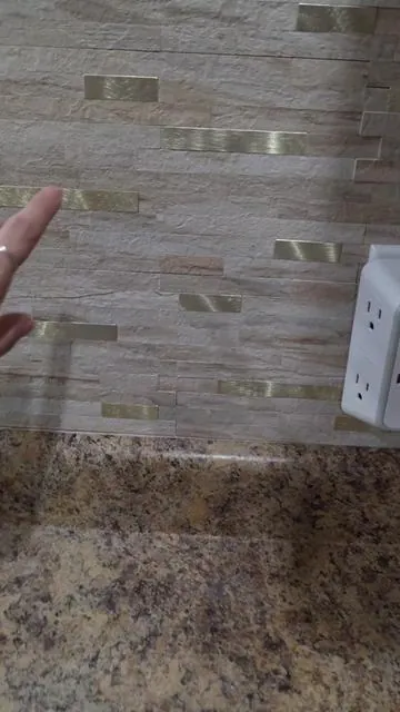 peel and stick wall #tiktokshopspringglowup #tiktokshopcreatorpicks #peelandstickbacksplash #peelandsticktile 