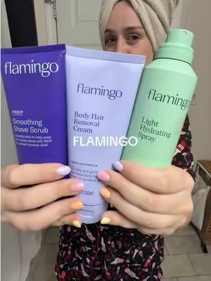 The hydrating spray is my FAVORITE- never wanna use lotion again lollll #flamingo #strawberrylegstips 