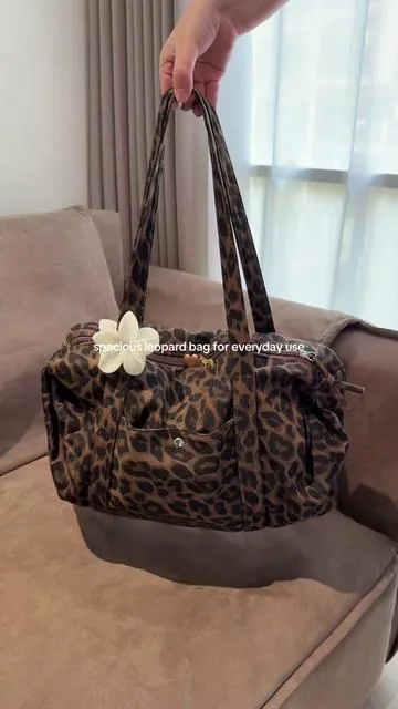 for all my leopard print besties,this bag is chef’s kiss 🤩#totebag #leopardprint #shoulderbag #spotlightfinds #tiktokshopspringglowup 