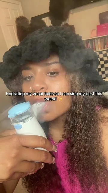 Nebulizing with 0.9 saline solution is a great tool to hydrate those vocal folds!  #fypp #vocalhealth #singersongwritersoftiktok #thesingerchazz #liveshow 