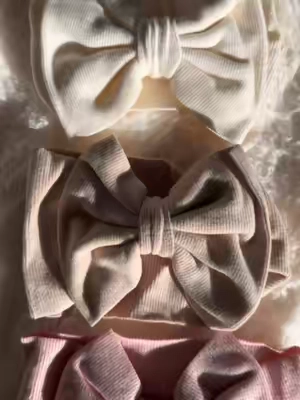 The cutest oversized bows for your baby girl✨🎀 #babygirlbows #babygirlfashion #babyfashion #bowheadband 