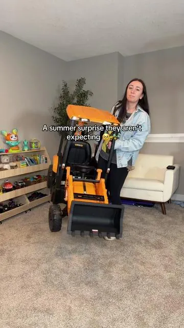 The summer surprise they weren’t expecting 🥹🚜 #kidsrideoncars #screenfreefun #toddlermusthaves #summermusthaves #screenfreeplay 