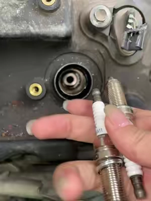 Time to change your spark plug #repair #toolset #carrepair #socketset #mechanic 