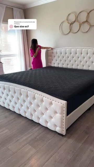 Respuesta a @mstaxy Respondiendo qué tamaño es el marco de cama. Disponible en King, Queen y California King con varios colores. marco de cama king bed frame king size marco cama capitonado marco cama moderno #marcodecama #bedframe #SecurePayEveryDay #tiktokshopspringglowup #maryferflor @amerlifeofficial 