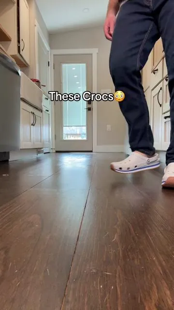 Crocs Crocband Runner Clogs 🔥 #tiktokshopspringglowup #tiktokshopcreatorpicks #crocs #mensshoes 