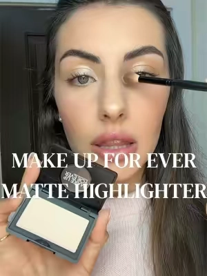 a highlight with zero sparkle just blur and luminosity  @makeupforever #makeupforever #makeuptipstiktok #tiktokshopspringglowup #tiktokshopcreatorpicks 