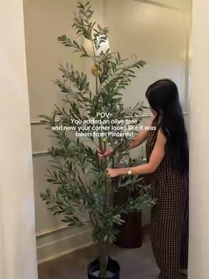 Los árboles de olivo le dan vida a cualquier espacio 🤎🫒 Este que yo estoy usando es de 7 feet ✨ #olivetree #cozycorner #homedecor #olivetreedecor #tiktokshopspringglowup 