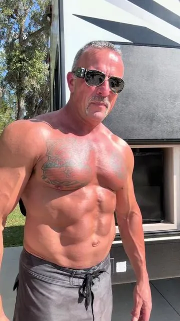 When it’s 🔥 outside, the LAST thing I want is a thick, heavy shake… This right here drinks like JUICE but still hits with 20g of protein 💪 Light, refreshing, no bloat… just easy protein when the heat’s trying to slow you down. Perfect for post workout or just staying on track in the summer ☀️ If your protein feels like a chore… you’re doing it wrong. #summerfitness #fitover50 #proteinhack #fitnesslifestyle #stayready