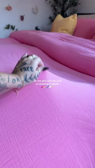 Polyester bedding is literally made of microplastics. You might as well be sleeping in a plastic bag. Muslin cotton is better for you, and better for the environment 💕 #muslin #bedding #cottonbedding #duvetset #pinkbedding 