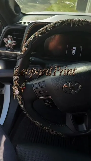 This Diamond leopard steering cover 😍✨ #fypシ #diamond #leopardprint #caraccessories #tiktokmademebuyit 