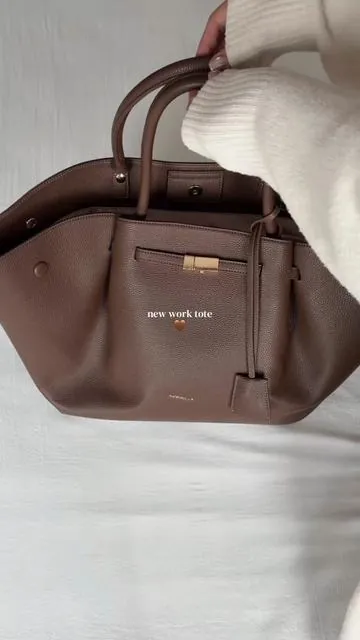 couldn’t have found a more perfect work bag! 🤩✨ #totebag #bag #workbag #lunchbag #everydaybag 