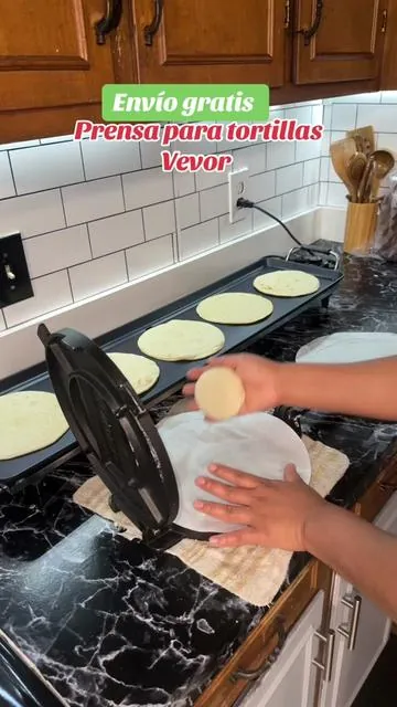 Prensa de tortilla VEVOR, fabricante de tortilla y roti de 10 pulgadas, prensa de tortilla de hierro fundido resistente, fabricante de pataconera pre-sazonado con 100 piezas de papel de pergamino, fabricante de masa para tortilla de harina, Tawa, ronda de cocina plateada ##prensaparatortillas##prensa##prensadetortillas##vevor##springsale@@VEVOR Home Store