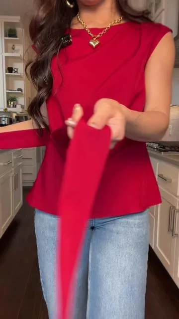 You found the perfect flattering work-to-weekend top 🤍 This tie waist blouse snatches your waist, smooths everything out, and gives effortless chic ✨ Perfect for office outfits, date nights, and everyday elevated looks. #cutetop #classystyle #workwearstyle #waistcincher #flatteringtops 