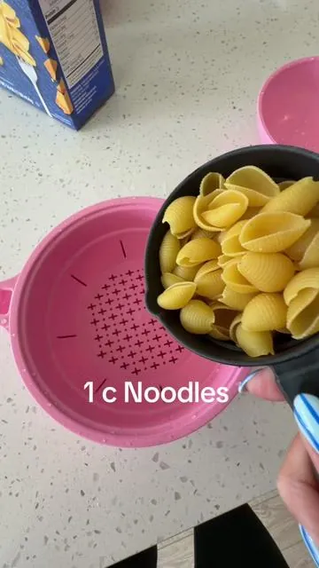 Where has this been?! This ramen cooker is now being used daily in our house. No more cooking noodles forever on the stove, this is fast and easy and can be tossed in the dishwasher for easy cleanup! #ramenbowl #butternoodles 
