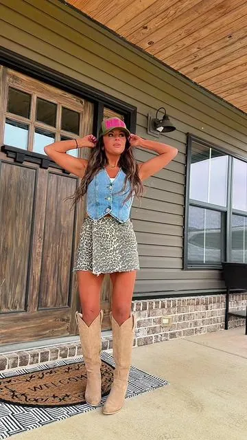 She’s my LadyLuck & I’m her Wild Card man 🖤 #tiktokshopspringglowup #countryconcertoutfit #concertoutfitideas #cowboyboots #countryconcert 