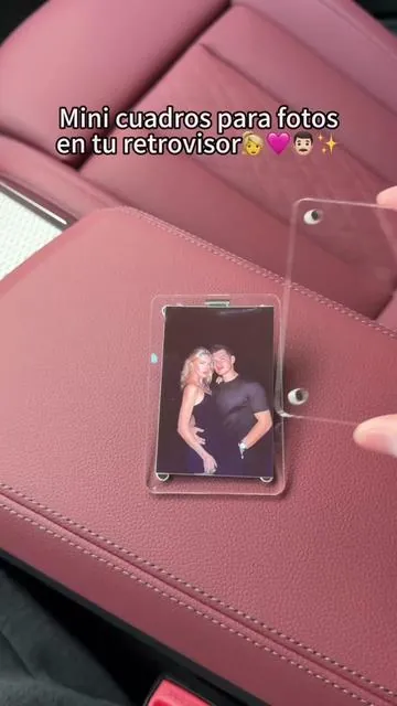 El regalo perfecto que tu pareja verá todos los días 💗#TikTokShop #magneticcarclip #magenticcarphoto #magneticframe #caressential #couplepics #customgifts #caraccesories #usa_tiktok #tiktokmademebuyit #foryou #viral #fyp #spotlightfinds #TikTokShopRestock #TikTokShopspringglowup 