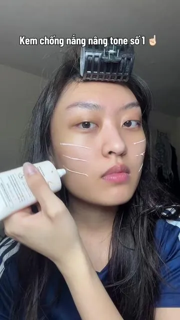 Kem chống nắng vừa mướt căng bóng vừa nâng tone số 1 trong lòng tui 😍 @d'Alba_piedmont #dalba #dalbasunscreen #toneupsunscreens #kbeauty #kemchongnang  