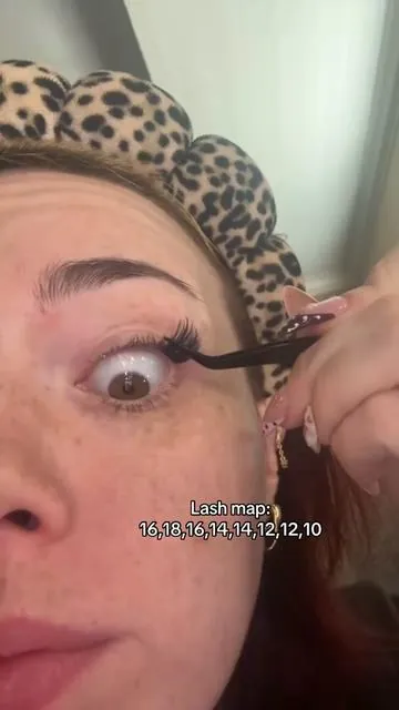 #fyp #goddvenuslashes #lashclusters #spikeylashes #diylashextensions 