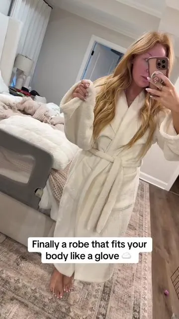 A robe that truly fits your body exactly how it’s supposed to. Cozy, roomy, and irresistibly comfortable ✨