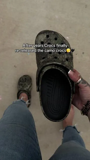 Realtree camo crocs ✨🖤 @Crocs 
