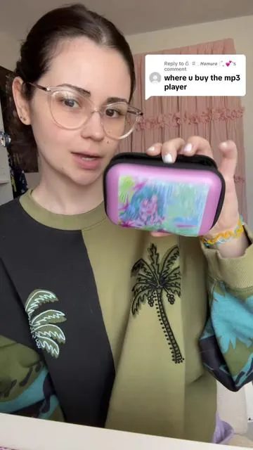 Replying to @ᨳິ  ♯ 𓈒 𝙃𝙤𝙢𝙪𝙧𝙖 ⋮ ྀ ͚ 💕 #tiktokshopcreatorpicks  #mp3player #music  #early2000snostalgia #greenish  