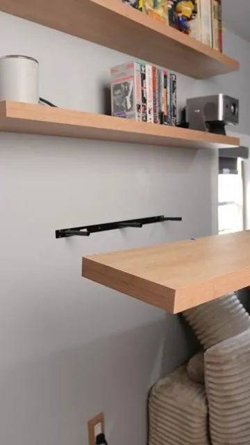 Finally some floating shelves that are easy to install! 👌🏽 #floatingshelves #decor #livingroomdecor #shelves #qvc 