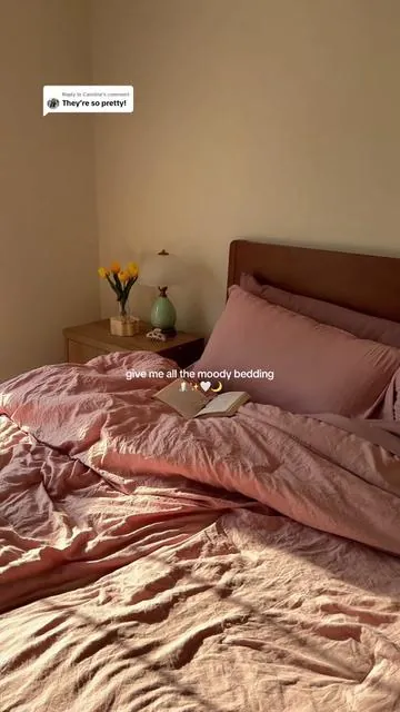 Replying to @Caroline I loveee the color of this bedding, it’s so moody but still giving spring! The material is so buttery soft and cooling, feels like your favorite softest lived-in tshirt 🤎✨ #beddingset #comforterset #moodybedroom #springbedding #bedroominspo 