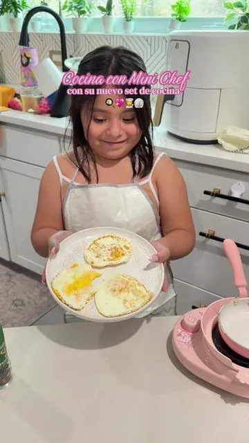 que le remiendas que cocine👩‍🍳👩‍🍳 #kidsworkingstove #cocinaparaniñas #niñoscocinando #minikitchenset #kidscookingset 