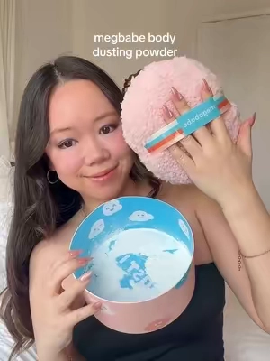 This was so fun to use. I love a good body dusting powder and this makes it so easy to apply. It also smells amazing and has lavender and aloe vera! @Megababe #dustingpowder #bodypowder #tiktokshopspringglowup #skincarefinds #bodycare 