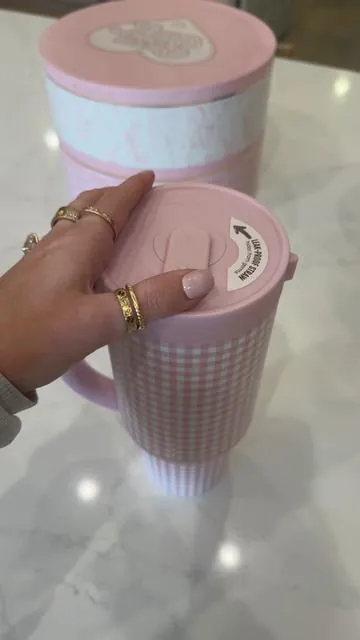 No one should let me be an adult because I can't control myself and already ordered 2 more prints 😭🤪 #tiktokmademebuyit #waterbottle #cutewaterbottle #girlfinds #momfinds 