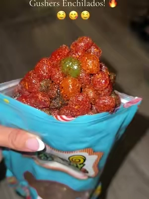 NO TE QUEDES CON LAS GANAS DE PROBARLOS! 🔥 #gushers #gushersenchilados #spicycandy #dulcespicositos #dulcesenchilados 