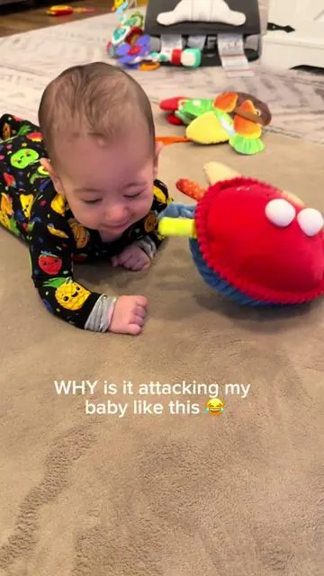This is the only toy that keeps my baby this entertained 😂 worth every penny! @Hahaland #tummytime #tummytimetoys #tummytimeactivities #babytoys #babytok 