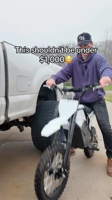Under $1K for THIS is kinda wild… 3500W, 40mph, solid suspension, and way more fun than it should be 😂 Not gonna lie… this might be the best budget e-moto right now Link’s right there before the sale ends #tiktokshopcreatorpicks #electricbike #ebike #surron #ebike 