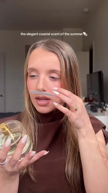 the radiant, elegant coastal scent of the summer🐚☀️🌊 @BellaVitashop  @colleen ☀️ I’m so proud of you! This is so effortlessly stunning; like you inside & out! #summerfragrance #bellavita #coastal #summerscent #aprilrestock 