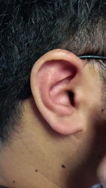 How to sleep with earbuds and actually feel nothing.#invisibleearbuds #earbuds #noisecancellingheadphones #headphones #earbudswireless 