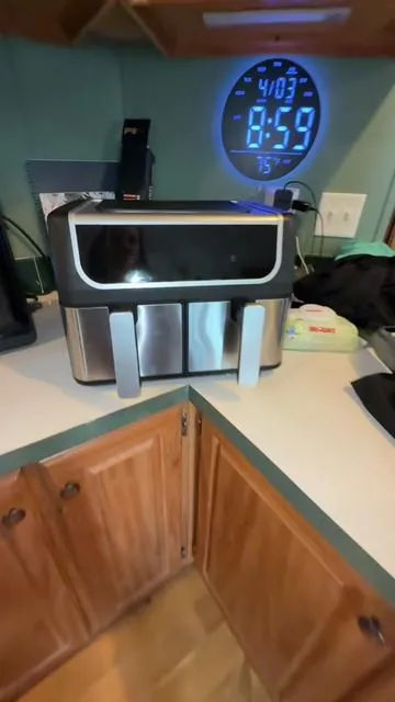 This 9QT dual basket air fryer is a GAME CHANGER 🔥 Cook two foods at once—different temps, different times—and have everything done together. Perfect for busy nights, meal prep, and feeding the whole family fast. These are selling out quick, so grab yours before they’re gone! #airfryer #dualbaskettairfryer #9qtairfryer #kitchenmusthave #familymeals 
