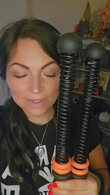 Cordless battle ropes with adjustable resistance are a total game changer for at-home workouts 🔥 Lightweight, portable, and perfect for all fitness levels just adjust the springs to match your strength. I’m showing you 4 simple but powerful exercises to help tone your arms, core, and boost endurance. If you want a quick, effective burn without bulky equipment, this is it!#homeworkout #fitnessgear #armworkout #workoutathome #toning 