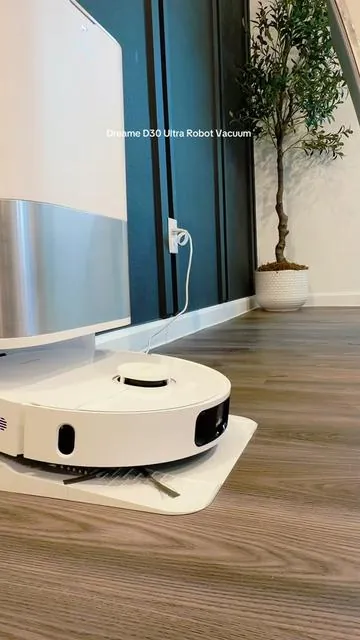 La voy a devolver… pero no por lo que piensas #vacuumrobot #vacuumcleaner #tiktokshopcreatorpicks #Greenish #Tiktoshopstockup  DREAME D30 Ultra Robot Vacuum and Mop, 25,000Pa Powerful Suction, All-in-One Base Station with 100 Days Auto-Empty, MopExtend Tech for Edge Cleaning, Smart Obstacle Avoidance, White