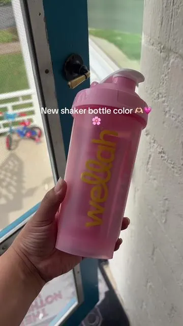Leak proof shaker bottle 🍍🫶🏻#fypシ #wellahnutrition 