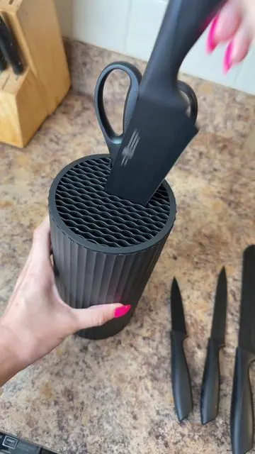 This is the knife block set of the future this washable knife block. It comes with high-quality stainless steel kitchen knives #knifeblockset #kitchenknifeset